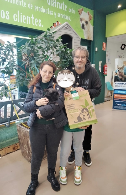 Adopción de Noche En Tiendanimal Elche