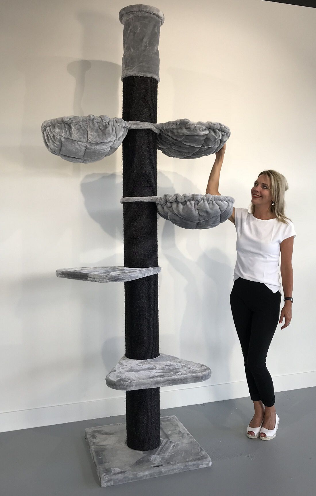 Rascador Maine Coon Tower Plus para gatos color Negro y gris, , large Imagen numero 5