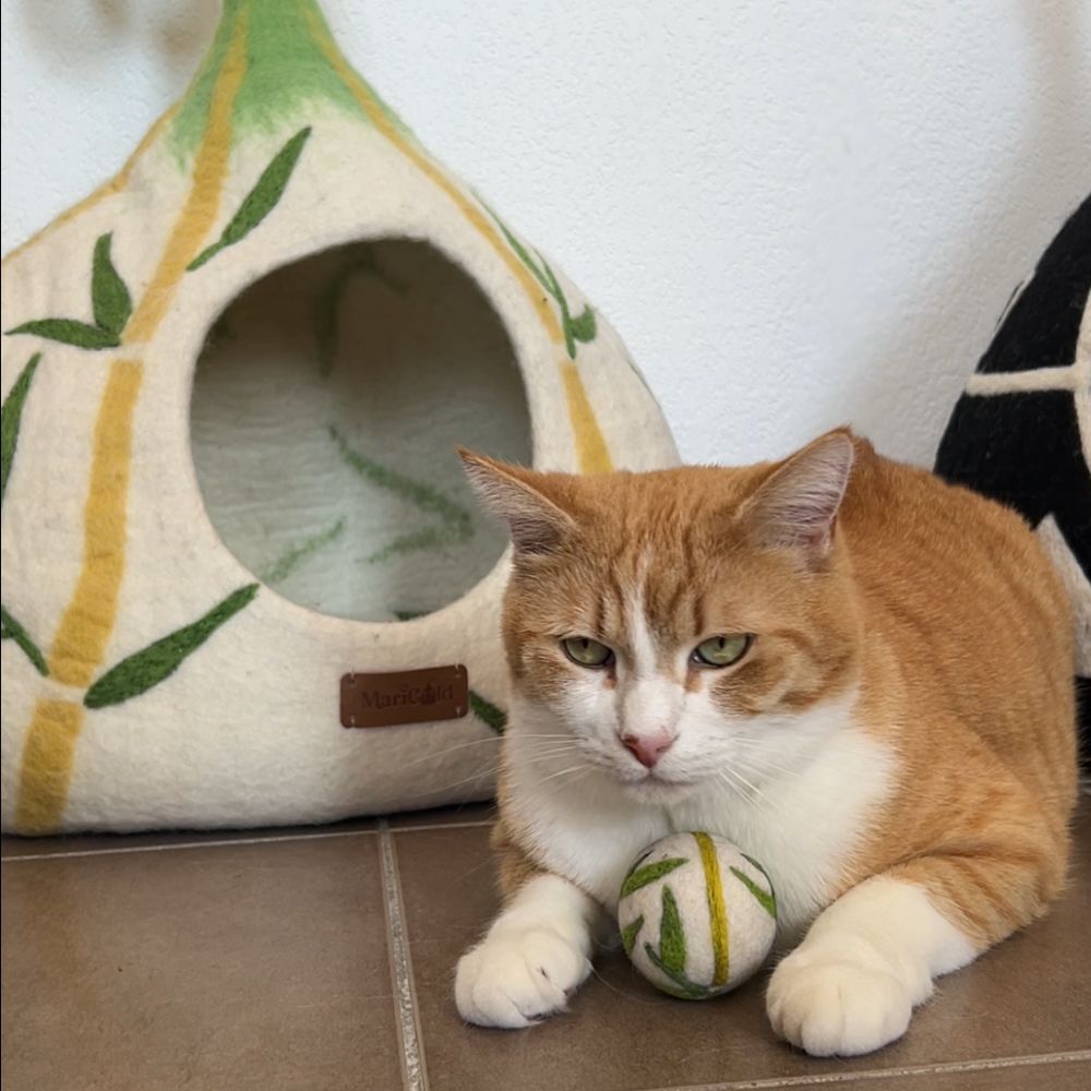 Pelota para gato de fieltro de lana natural Bambou-Ball, , large Imagen numero 3