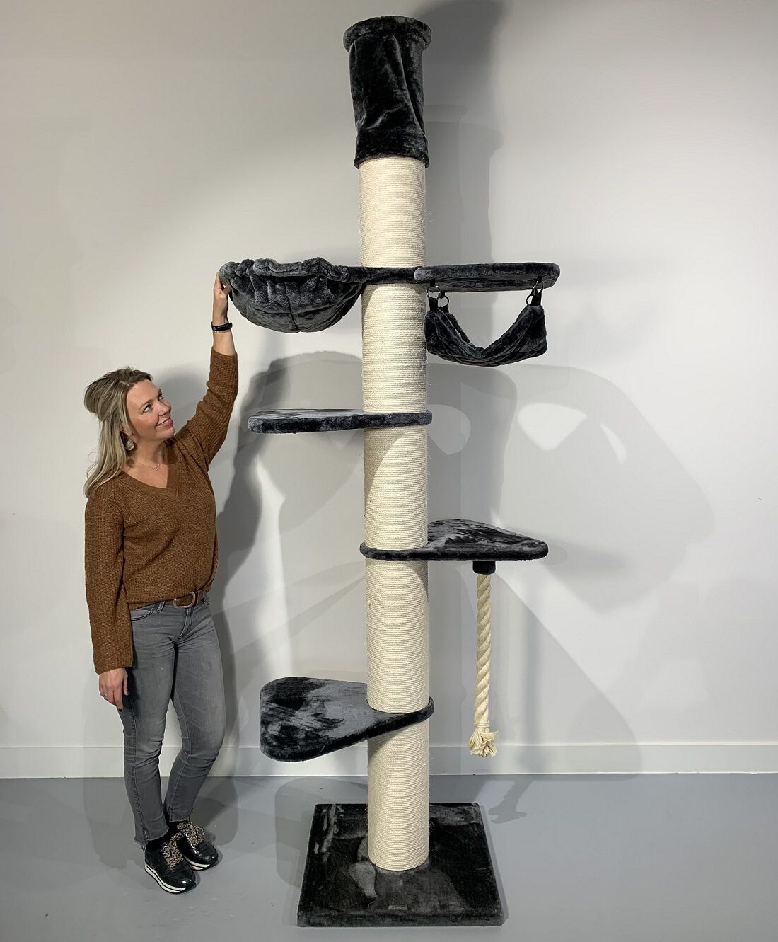 Rascador Maine Coon Tower Crown para gatos color Gris oscuro, , large Imagen numero 2