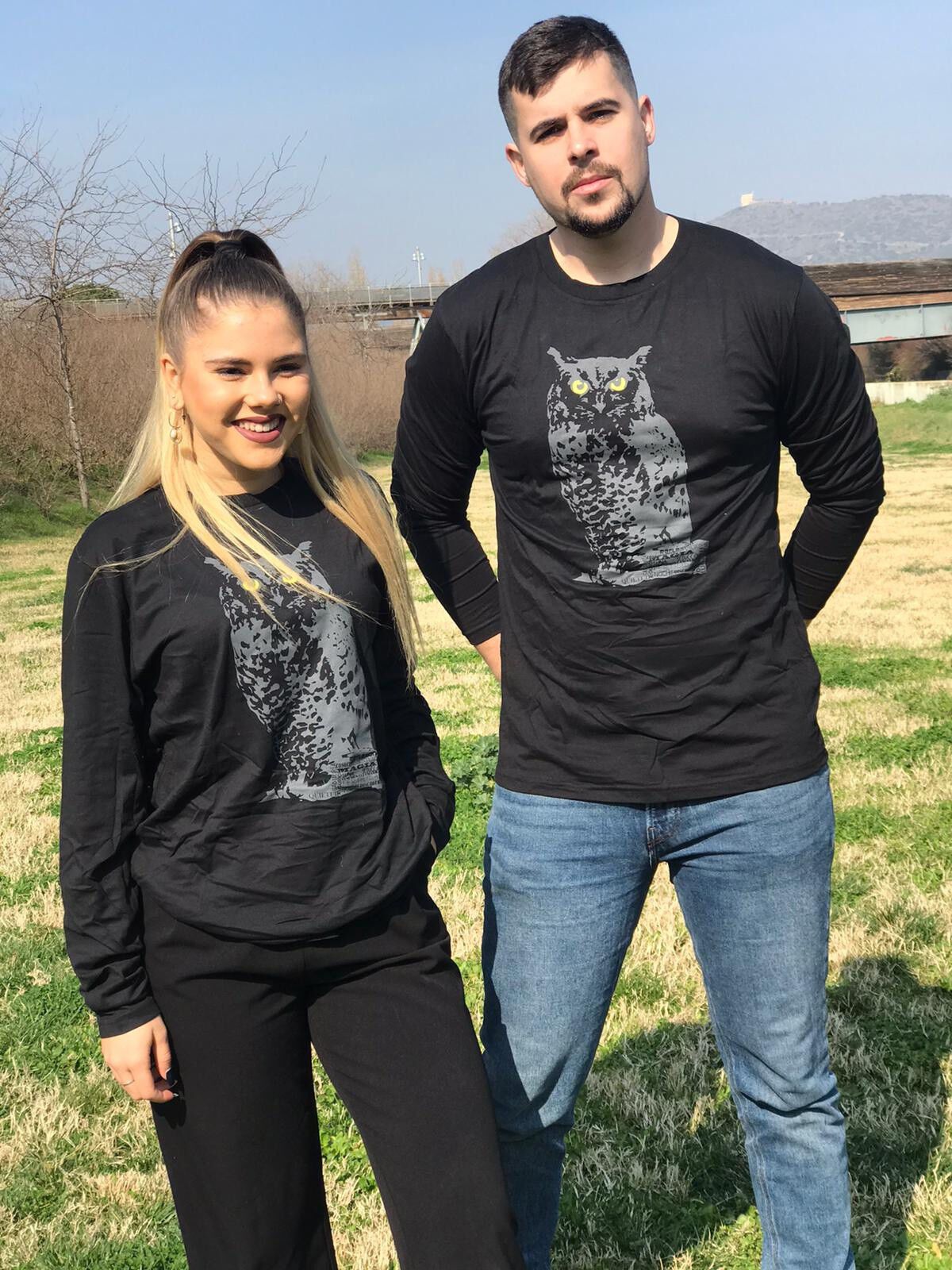 Camiseta unisex búho color Negro thumbnail