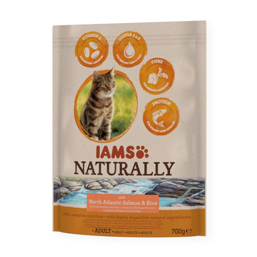700 g IAMS Adult Naturally Salm&oacute;n pienso para gatos, , large Imagen numero 1