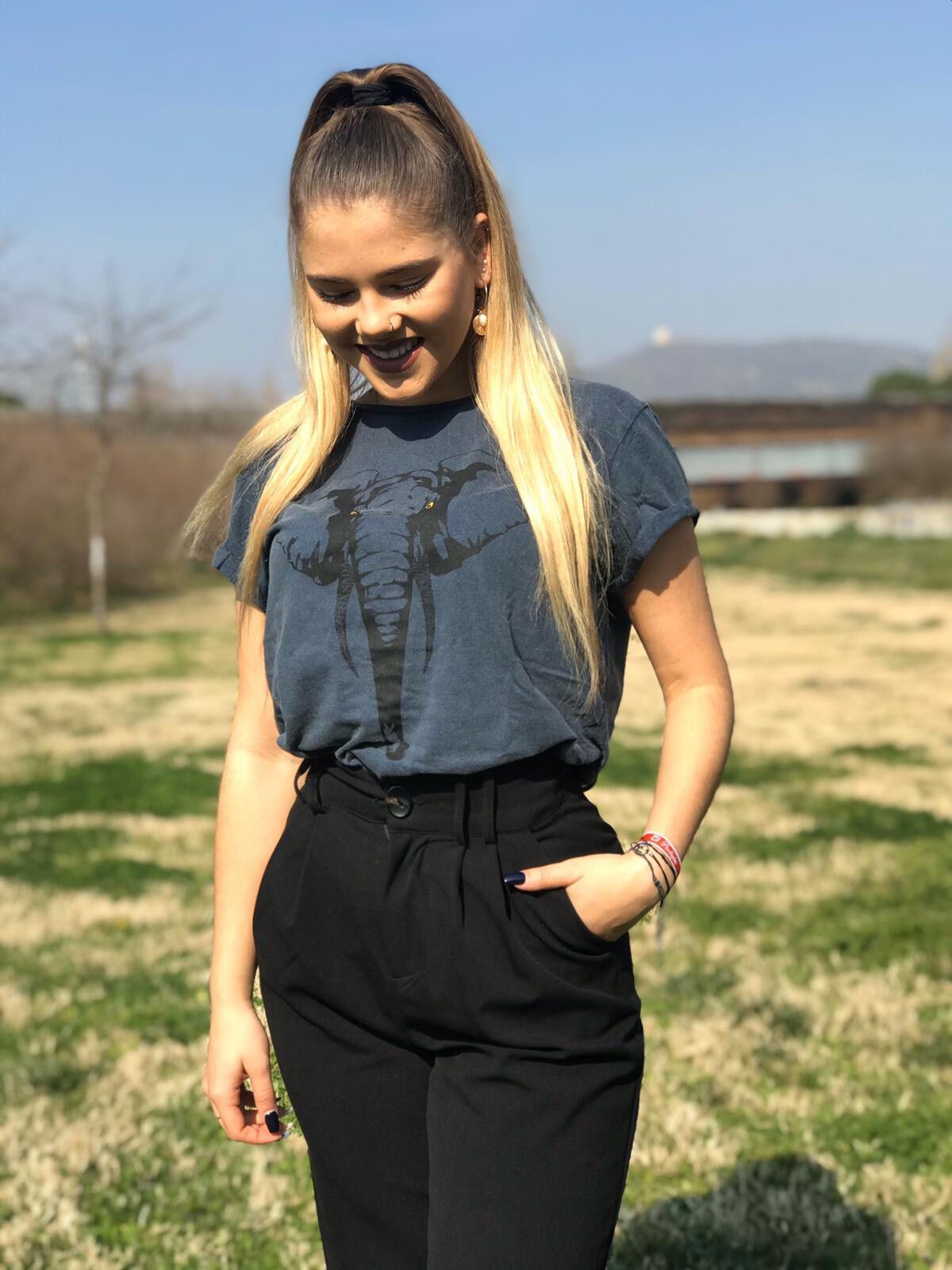 Camiseta para mujer Animal Totem elefante color azul thumbnail