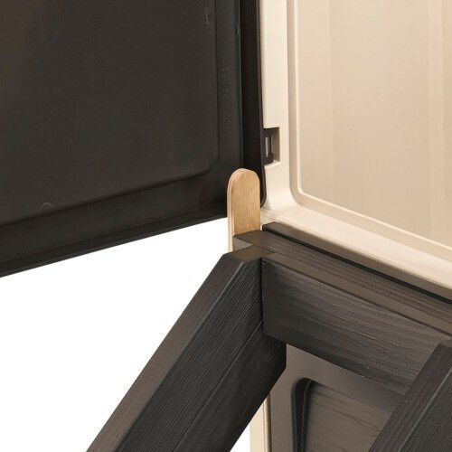 Gallinero de plástico con escalera de acceso thumbnail