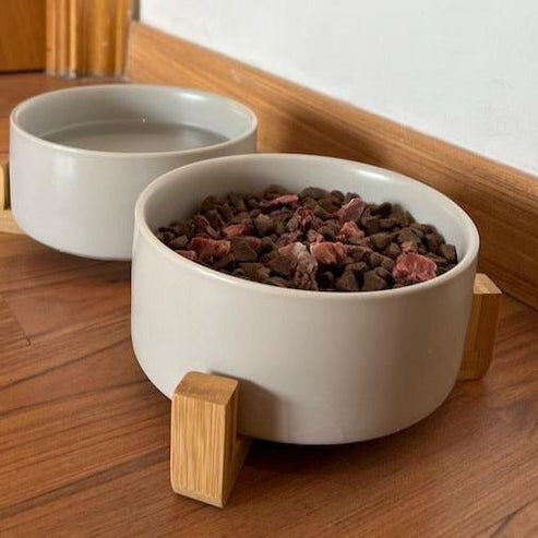 La Casa de Turr&oacute;n - Comedero Doble de Cer&aacute;mica para Perros con Base de Madera color gris, , large Imagen numero 4