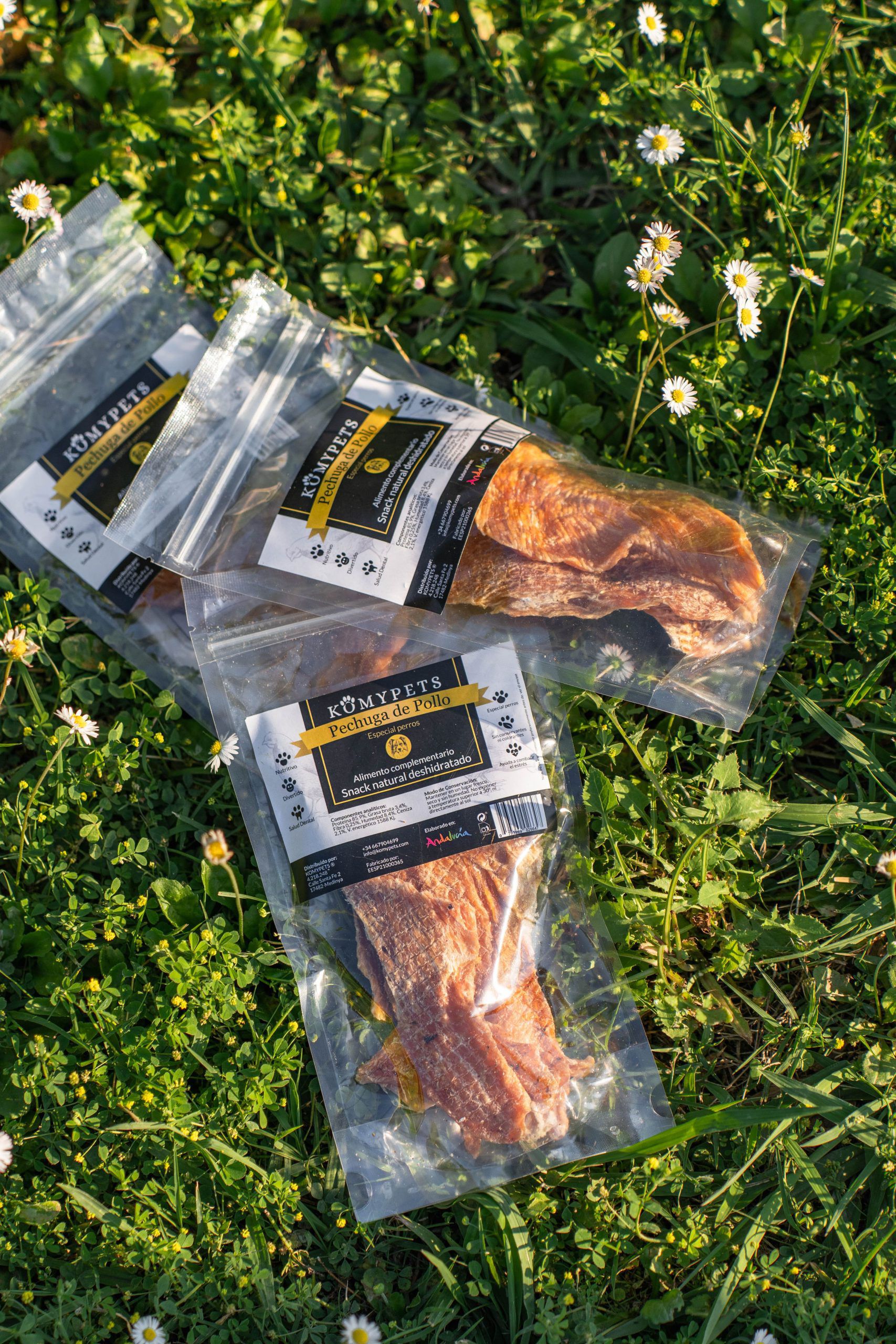 Snacks naturales de pechuga de pollo deshidratada Komypets, , large Imagen numero 2