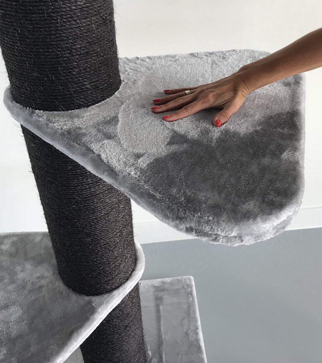 Rascador Maine Coon Tower Plus para gatos color Negro y gris, , large Imagen numero 3