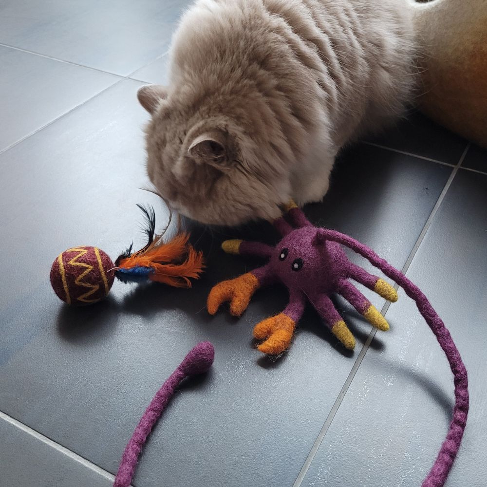 Peluche cangrejo juguete para gato de fieltro de lana artesanal Griffe, , large Imagen numero 2