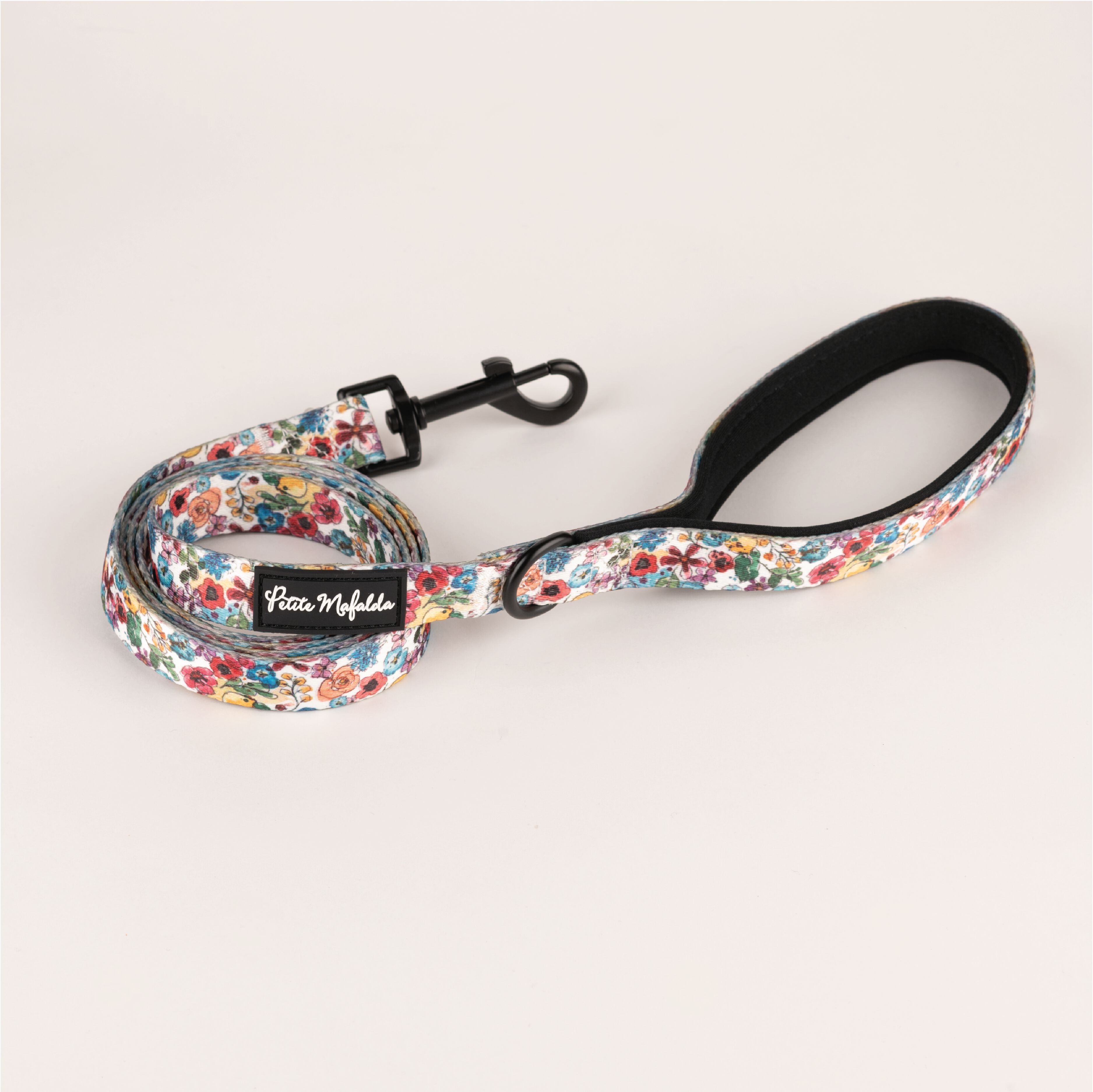 Petite Mafalda Pack Collar + Correa + Porta Bolsas Estampado Flores azules para perros, , large Imagen numero 3