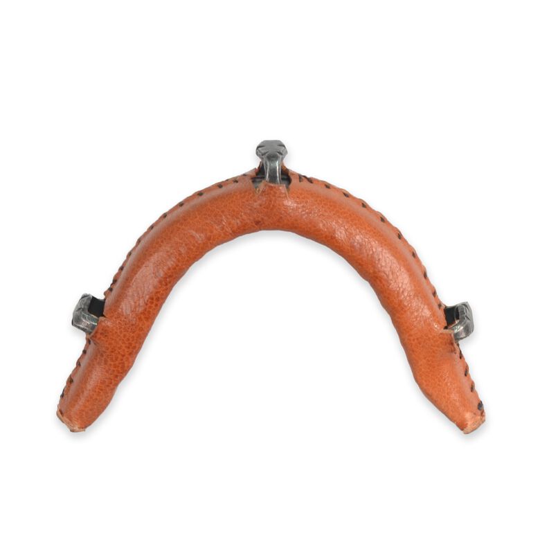 Guarnicioneria Los Nietos Muserola Fragua Forrada 3 Pasadores  Color Avellana Equipamiento Para El Caballo thumbnail