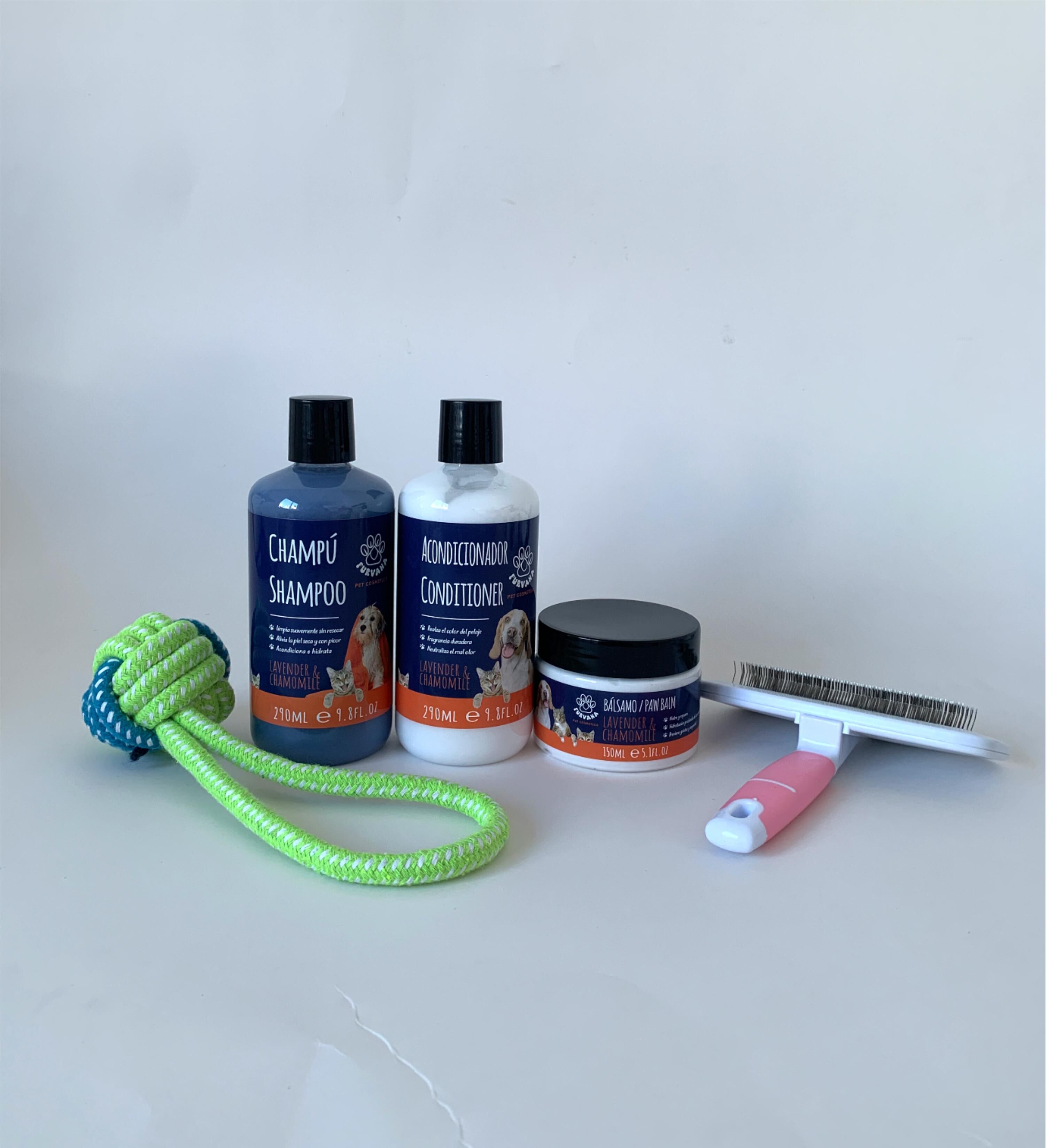 FURVANA Set de Regalo Cepillo + Juguete Mordedor para Perro (Champ&uacute; 290 ml + Acondicionador 290 ml + B&aacute;lsamo Almohadillas 150 ml + Cepillo + Juguete), , large Imagen numero 3
