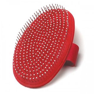 Cepillo de goma con púas metálicas