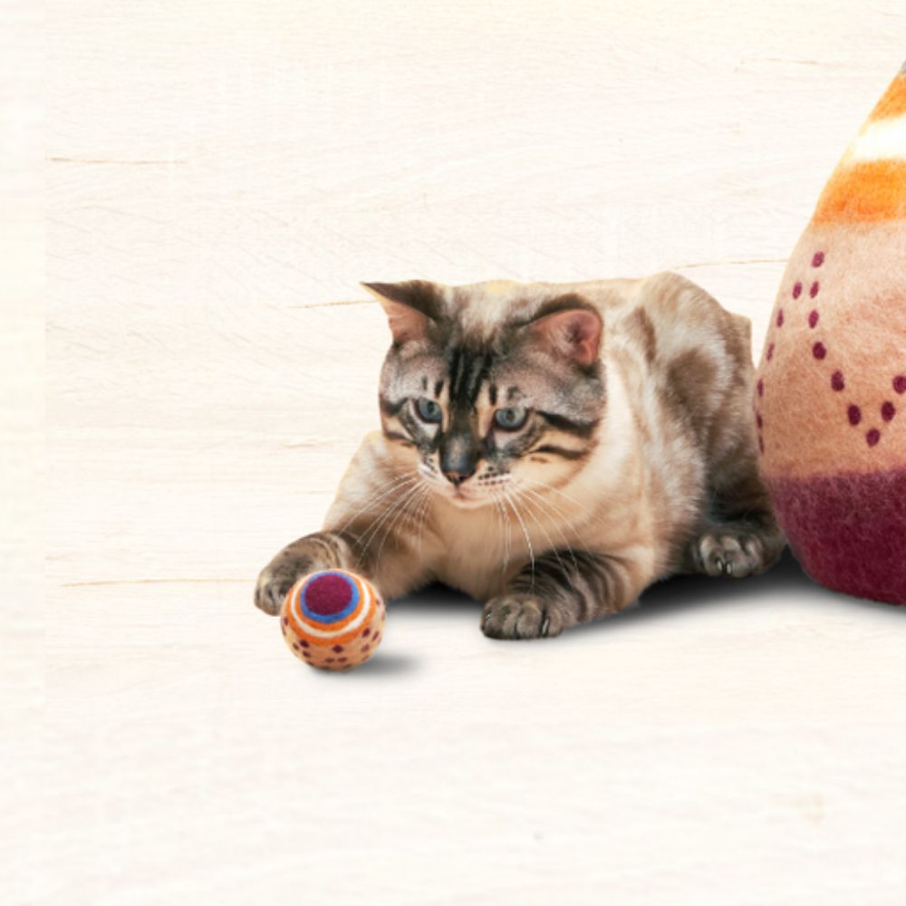 Pelota para gato de fieltro de lana artesanal Tepee-Ball, , large Imagen numero 2