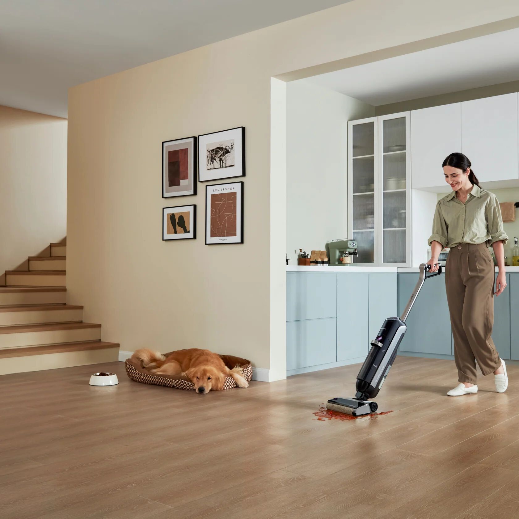 Eureka RapidWash NEW630 Aspiradora Friegasuelos Sin Cable en Seco y H&uacute;medo, Posici&oacute;n Plana de 170&deg;, Secado con Aire Caliente a 60 &deg;C, 21.600 Pa, 38 Minutos de Autonom&iacute;a, Autolimpieza y Funci&oacute;n Antienredos, Dep&oacute;sito Doble, Luz LED, , large Imagen numero 4