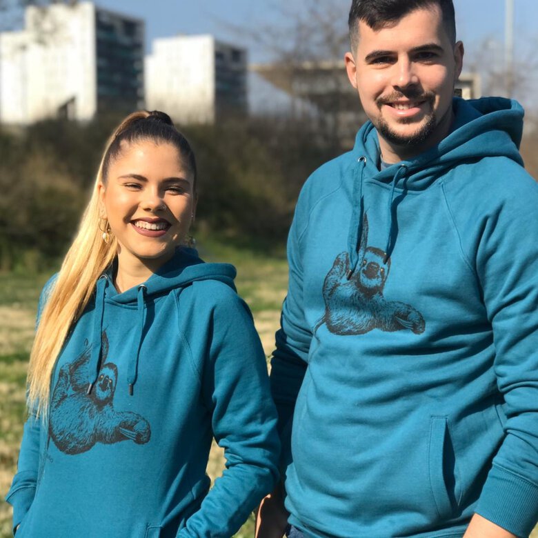 Sudadera Negra Con Capucha Y Estampado Del Logo En La Espalda De Santa