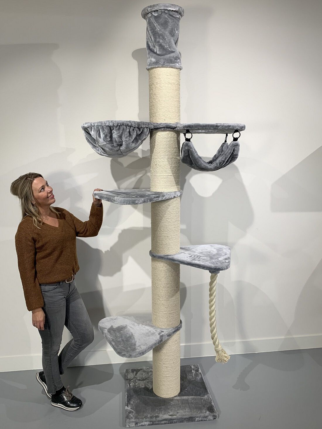 Rascador Maine Coon Tower Crown para gatos color Gris, , large Imagen numero 2