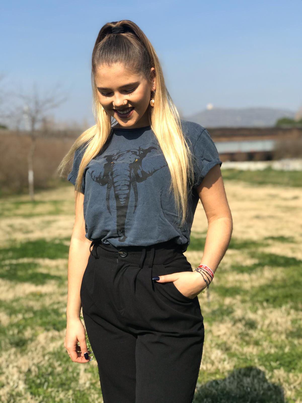 Camiseta para mujer Animal Totem elefante color azul thumbnail