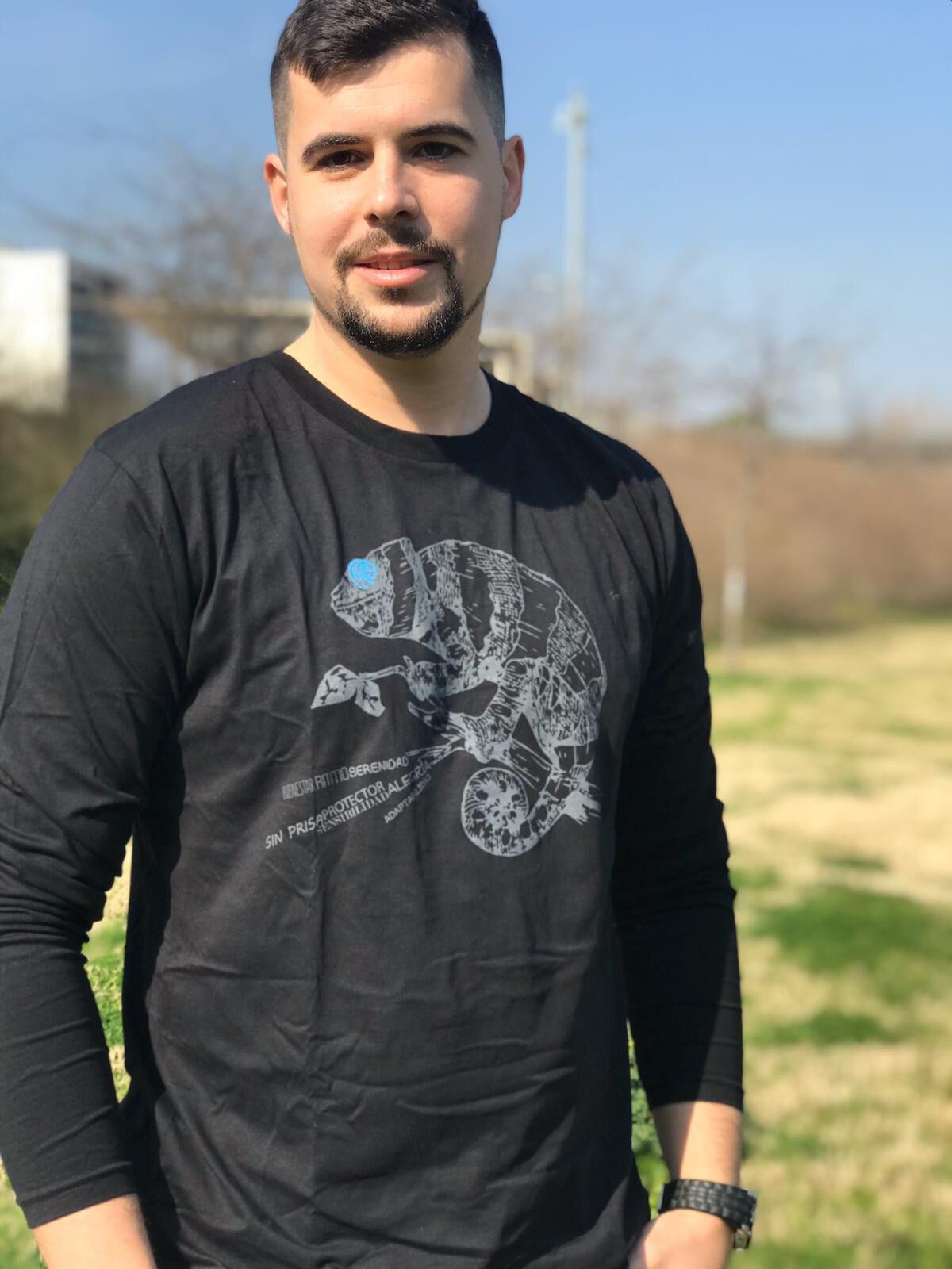 Camiseta unisex camaleón color Negro thumbnail