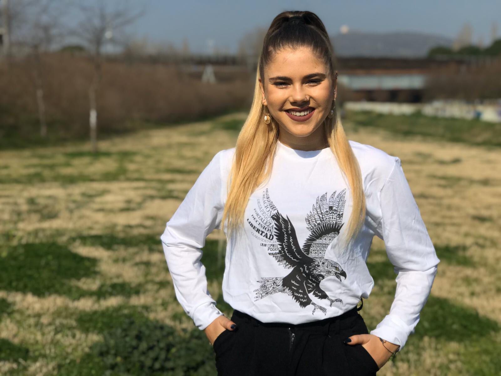 Camiseta unisex águila color Blanco thumbnail