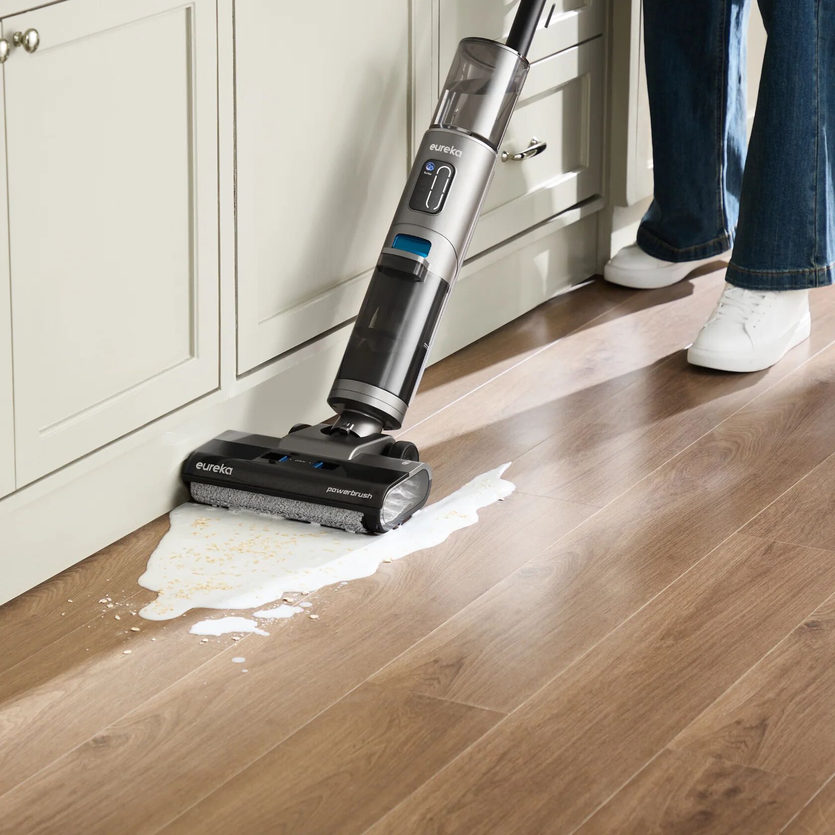 Eureka NEW430 Aspiradora en Seco y Húmedo, Escoba Eléctrica Sin Cable, Aspiradora Friegasuelos Multisuperficie, Limpieza de Pelo de Mascotas, Limpieza de Bordes, Depósito Doble de Agua, Navegación por Voz thumbnail