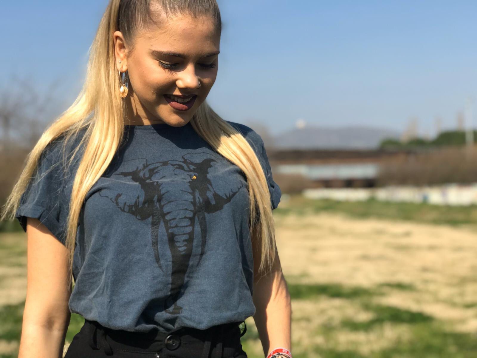 Camiseta para mujer Animal Totem elefante color azul thumbnail