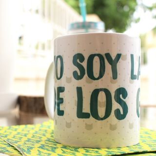 Taza Yo soy la loca de los gatos color Blanco