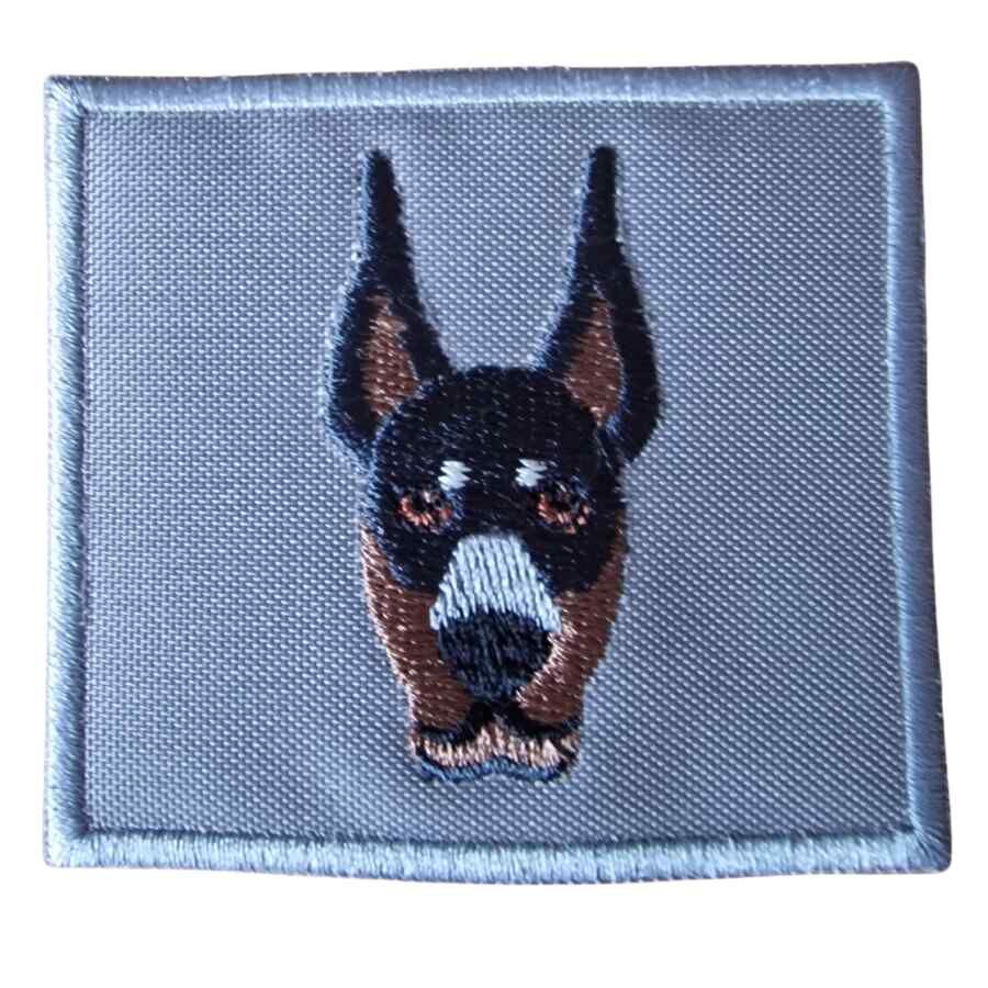Individual parche perro doberman