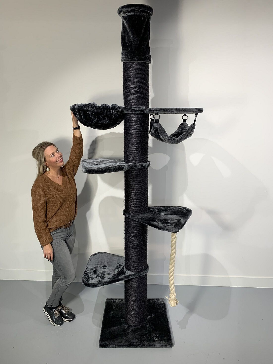 Rascador Maine Coon Tower Crown para gatos color Negro, , large Imagen numero 2