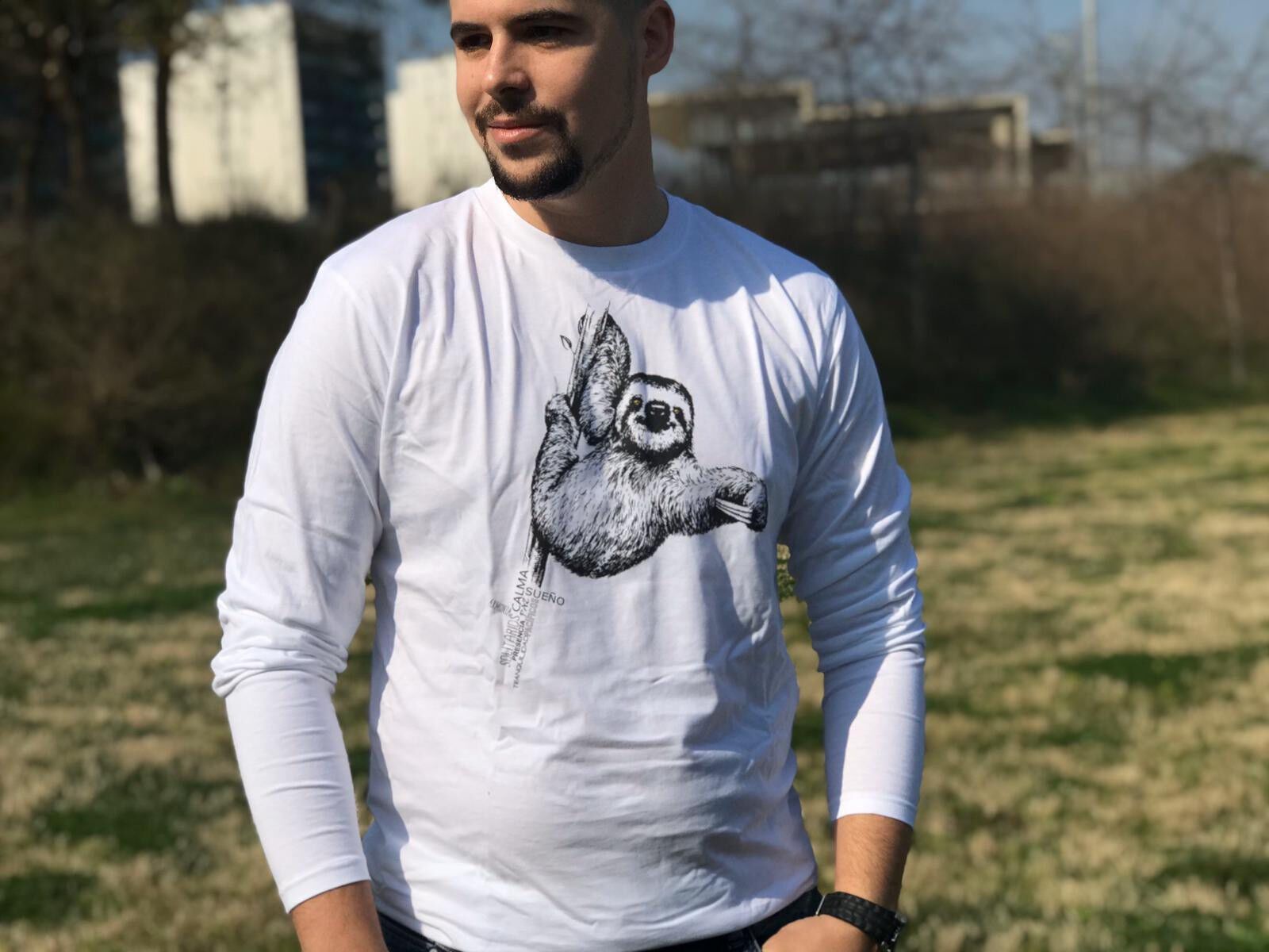 Camiseta unisex perezoso color Blanco thumbnail