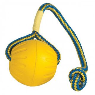 Pelota Swing & Fling Durafoam Fetch Ball para perros color Amarillo