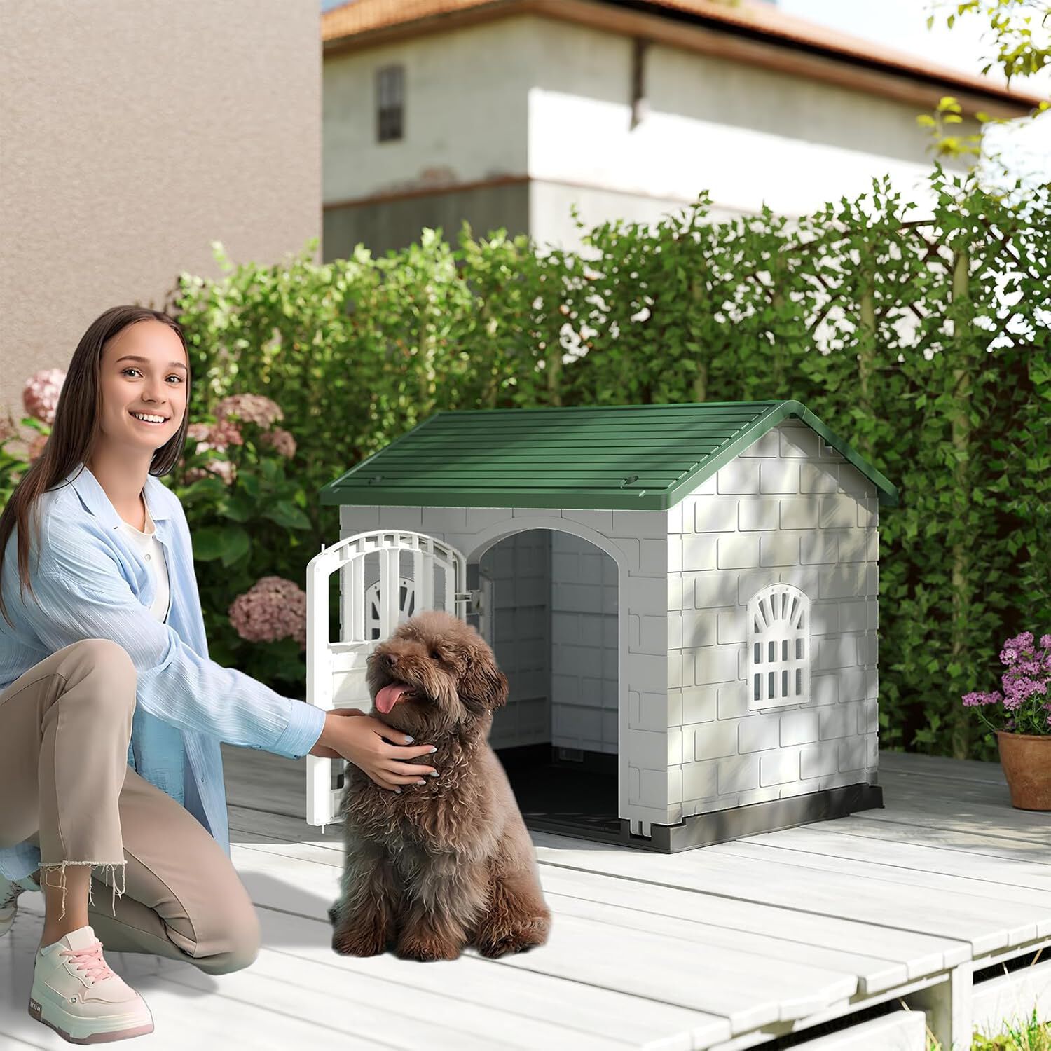 COSTWAY Caseta Perros de Pl&aacute;stico, Refugio para Mascotas con Puerta Bloqueable, 3 Ventanas, Techo Inclinado y Base con Orificios de Drenaje, Jaula Impermeable para Interior y Exterior (Verde), , large Imagen numero 2